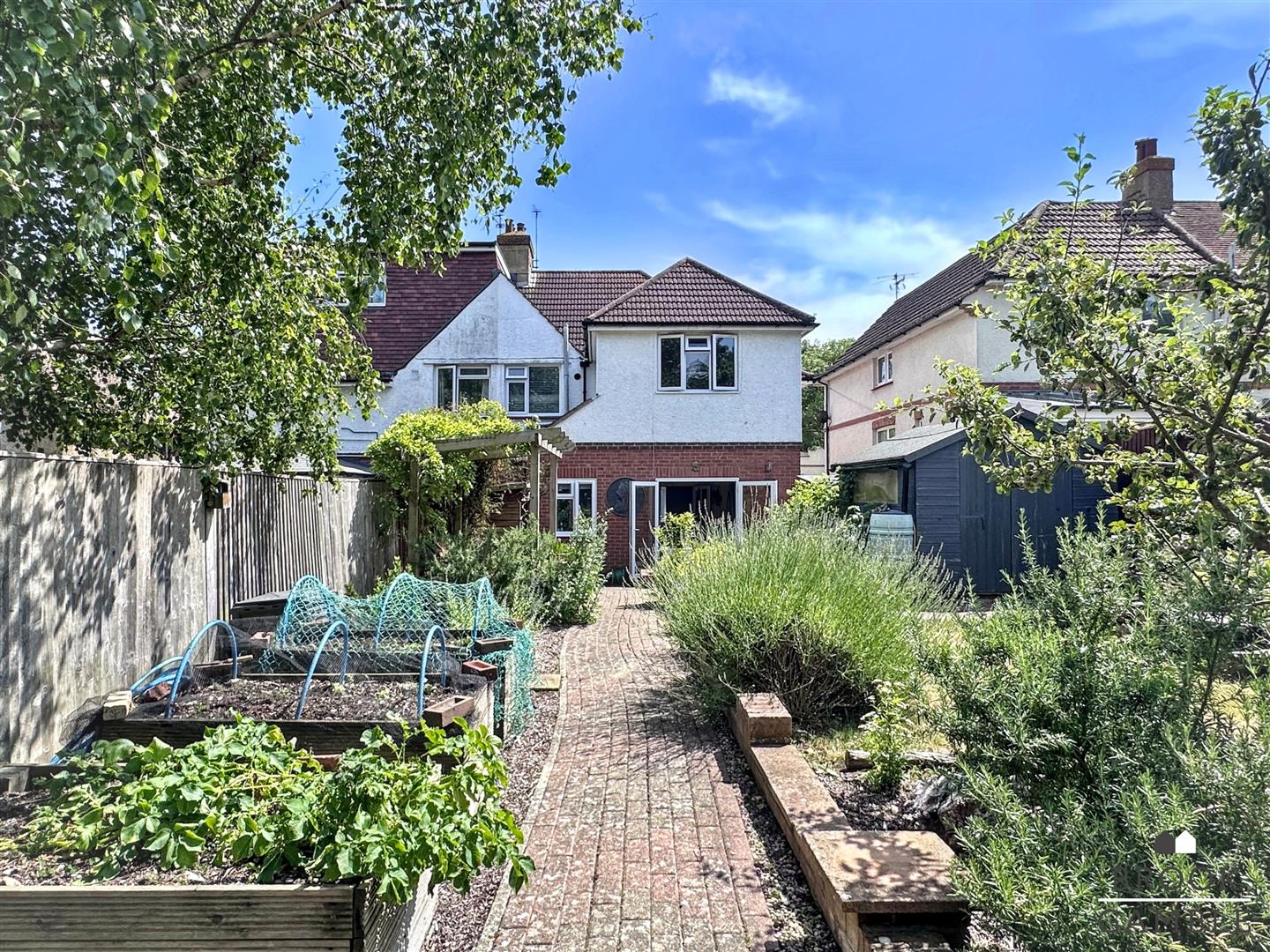 4 Bedroom House - Semi-Detached for Sale: £430,000. Central Avenue in Eastbourne, East Sussex
